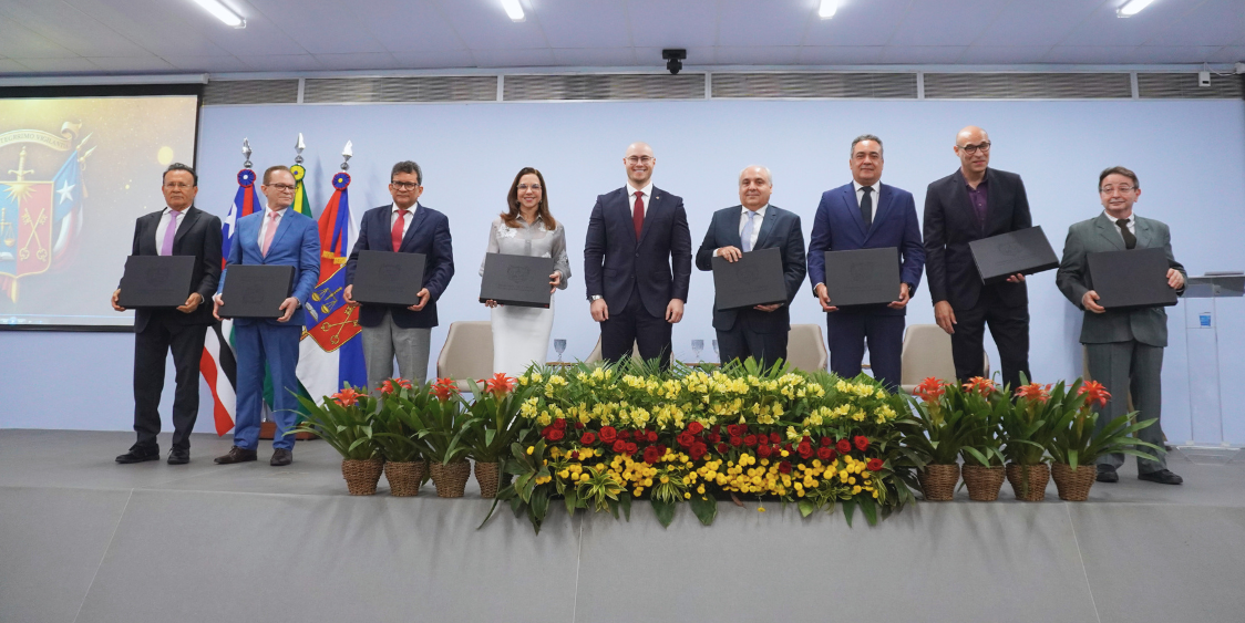 TCE lança Brasão institucional em clima de solenidade festiva
