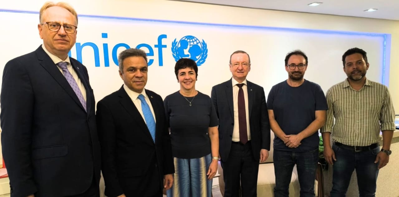 Atricon e Unicef debatem parcerias para levar água potável às escolas visitadas pelo Sede de Aprender