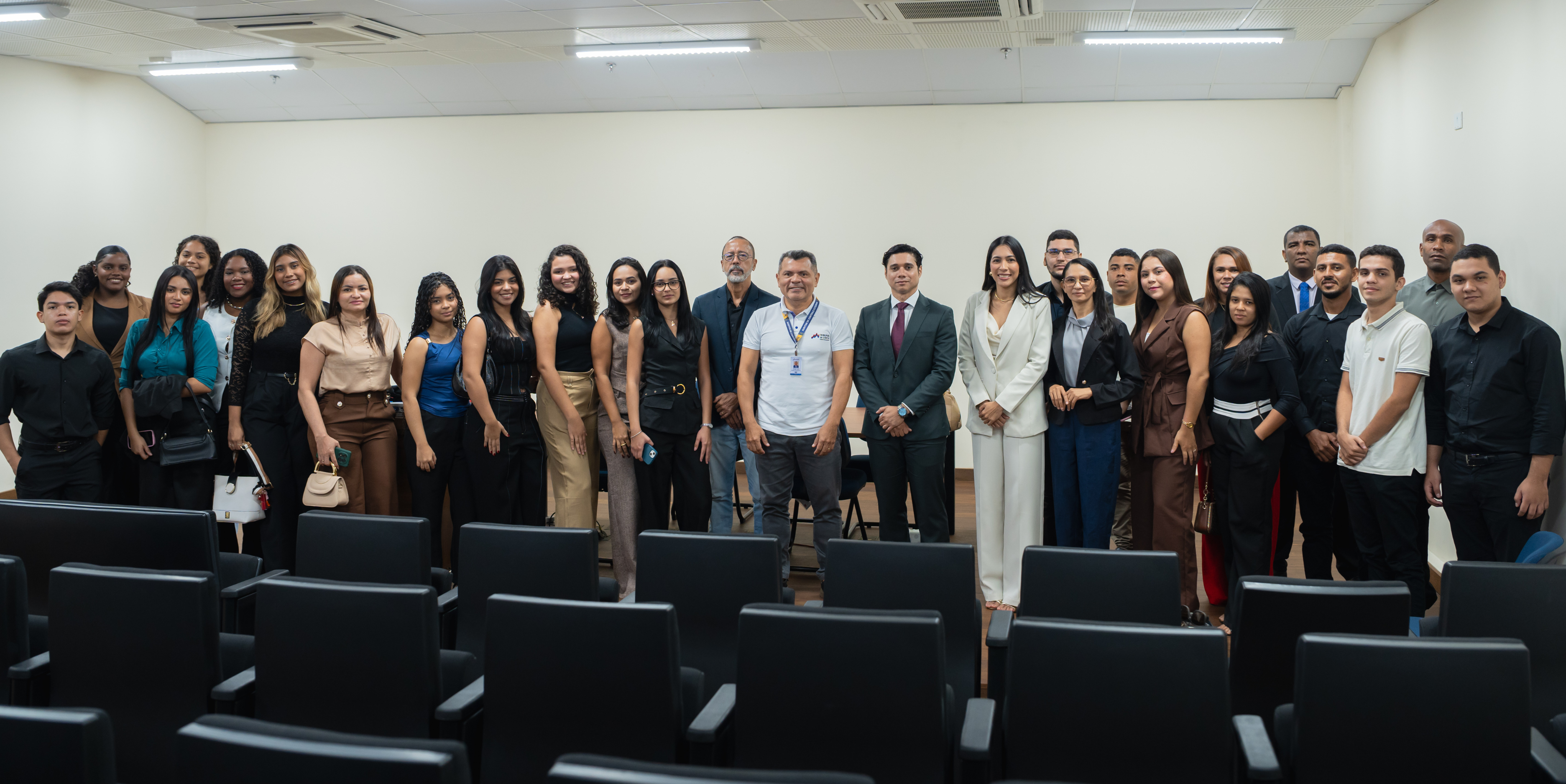 TCE recebe estudantes de Faculdade de Direito de Santa Inês, em atividade do programa Conhecendo o TCE