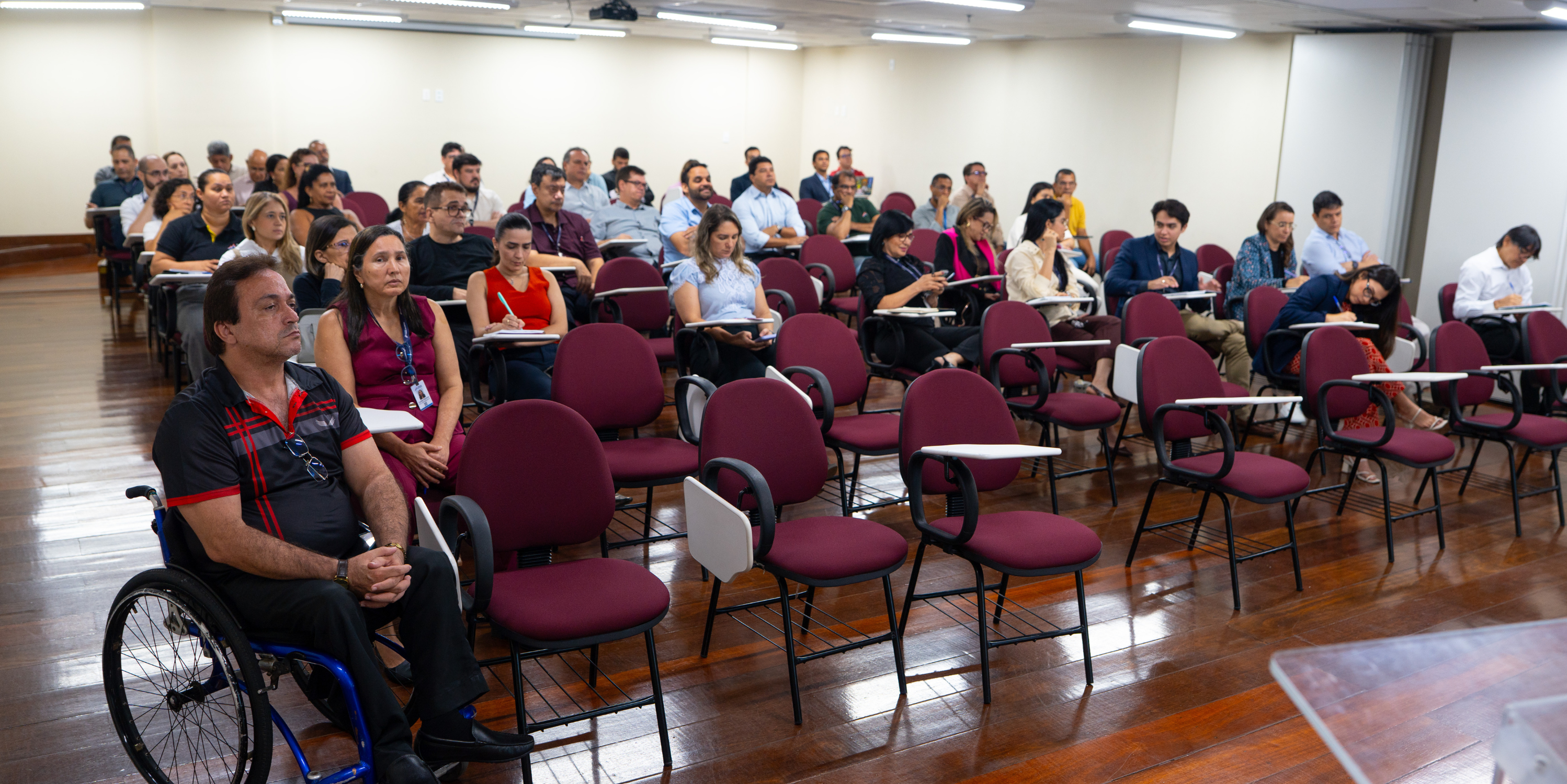 TCE realiza capacitação sobre gestão e fiscalização de contratos