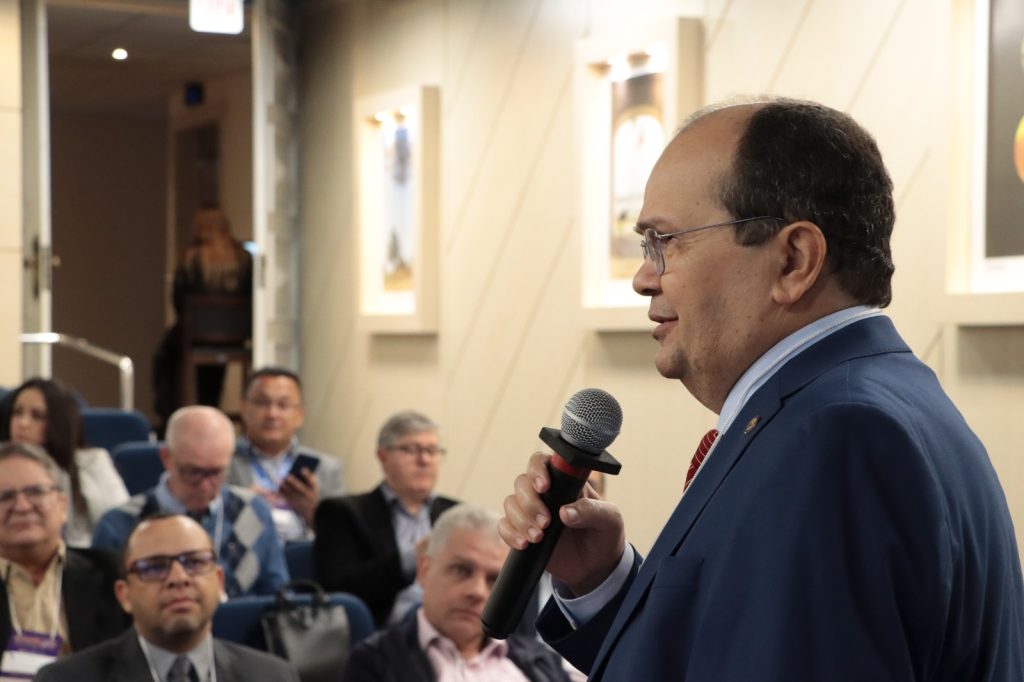 Conselheiro Caldas Furtado palestra no ENCCO 2026