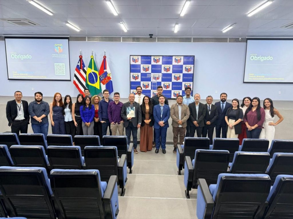 Programa “Conhecendo o TCE” recebe alunos do curso de Direito da UNDB